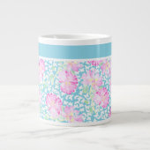 ジャンボかわいらしマグ、ピンクのバラ、白い蝶 ジャンボコーヒーマグカップ (正面)