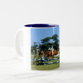 ジャージーでジャンプを表示 ツートーンマグカップ (正面左)