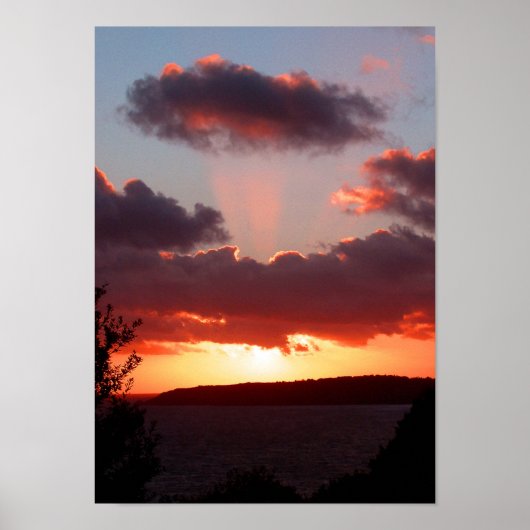 ジャージーのセントオウビン湾に沈む夕日 ポスター (正面)
