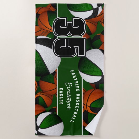 ジャージー番号が緑色の黒のバスケットボールがたくさん ビーチタオル (正面)