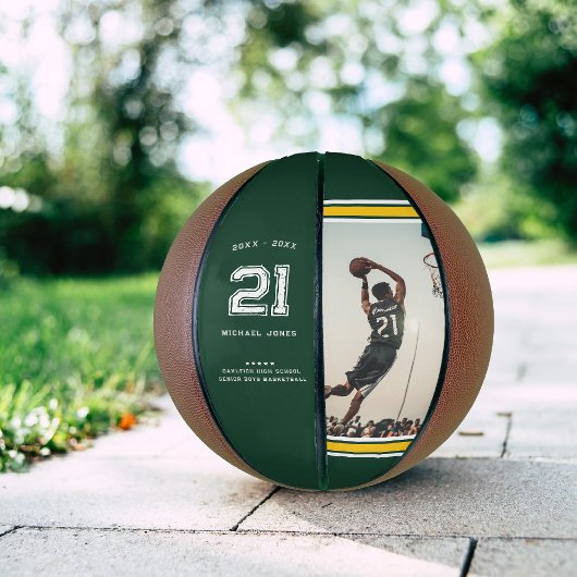 ジャージー番号 |グリーンと金ゴールドの卒業モノグラム バスケットボール