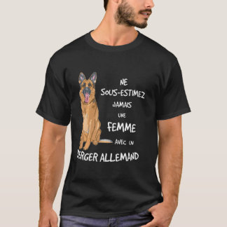 ジャーマンシェパードと一緒にいない女性 Tシャツ