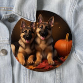 ジャーマンシェパードの仔犬 秋の喜び パンプキン 缶バッジ (インサイチュ)