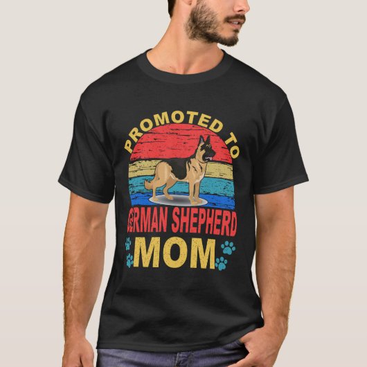 ジャーマンシェパードの母に昇進28 ジャーマンシェパード Tシャツ (正面)
