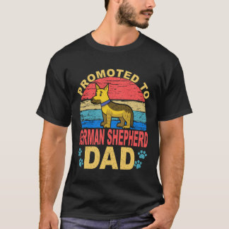 ジャーマンシェパードの父に昇進5 Tシャツ