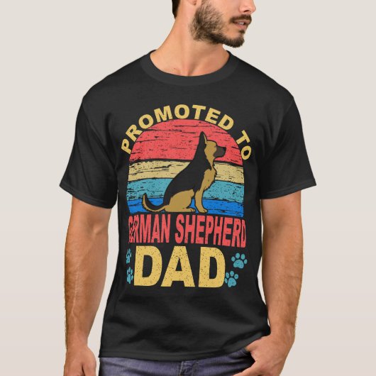 ジャーマンシェパードの父に昇進6 Tシャツ (正面)