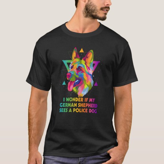 ジャーマンシェパードは警察犬シェパードを見て驚くか Tシャツ (正面)
