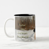 ジャーマン・シェパードのコーヒー・マグ ツートーンマグカップ (左)