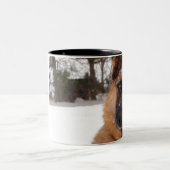 ジャーマン・シェパードのコーヒー・マグ ツートーンマグカップ (中央)