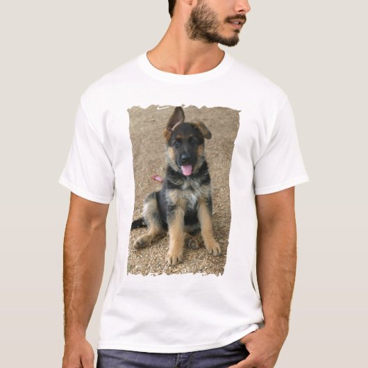 ジャーマン・シェパードの子犬のTシャツ Tシャツ (正面)