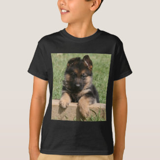 ジャーマン・シェパードの子犬 Tシャツ