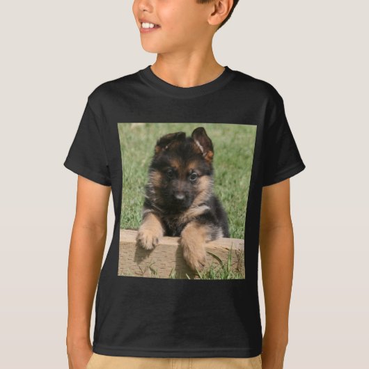ジャーマン・シェパードの子犬 Tシャツ (正面)