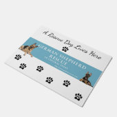 ジャーマン・シェパードの救助の中央テキサス州のドア・マット ドアマット (アングル)