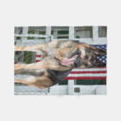 ジャーマン・シェパード犬 フリースブランケット (正面(横))