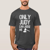 ジュディだけが私を判断できるおもしろいことわざメンズシャツ Tシャツ (正面)