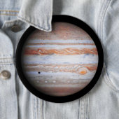 ジュピターCassiniの低空飛行NASAの高められたイメージ 缶バッジ (インサイチュ)