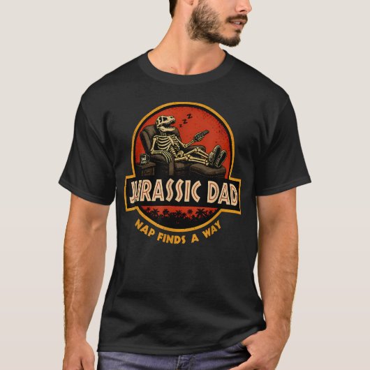 ジュラシックお父さんの昼寝は面白い方法を見つける だるい Tシャツ (正面)