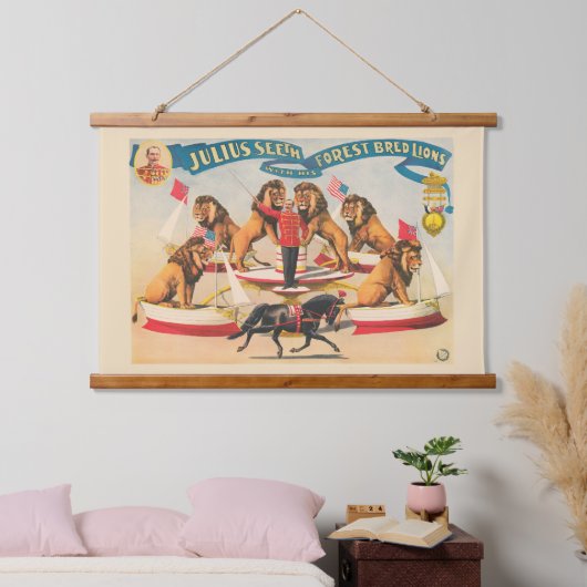 ジュリアス・シーズのサーカスのポスターと彼のライオン 吊り下げ型タペストリー (寝室)