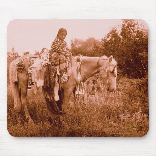 ジュリア-カラスの女性 マウスパッド (正面)