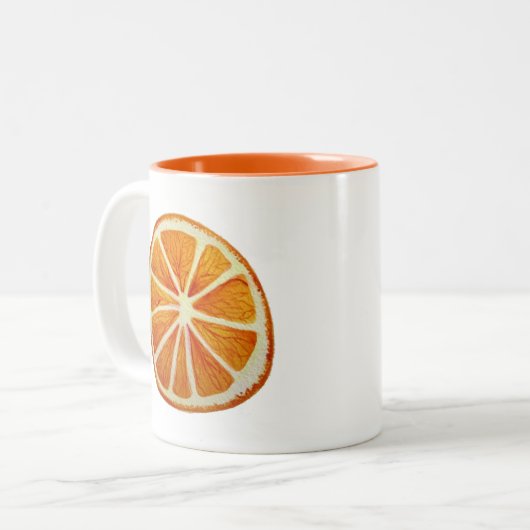 ジューシーなオレンジ色のフルーツポップ・アートのアート ツートーンマグカップ (正面左)
