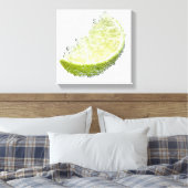 ジューシーな熟したオーガニックライムのくさび果実が水没した キャンバスプリント (インサイチュ (寝室))