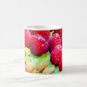 ジューシーな赤いラズベリーとアーモンドの水色 マグカップ (中央)