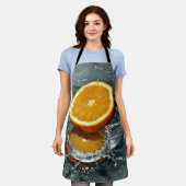 ジューシー前向きなビタミン気分のためのオレンジ エプロン (着用した状態)