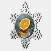 ジューシー前向きなビタミン気分のためのオレンジ スノーフレークピューターオーナメント (右)