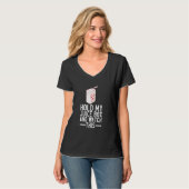 ジュースの箱を持ってこれを見る Tシャツ (正面フル)