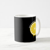 ジュースは搾りレモンの価値がある コーヒーマグカップ (正面右)