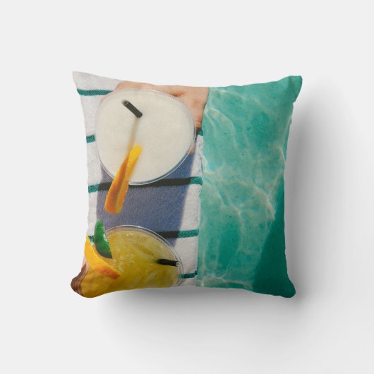 ジュースカップ2杯 クッション (正面)