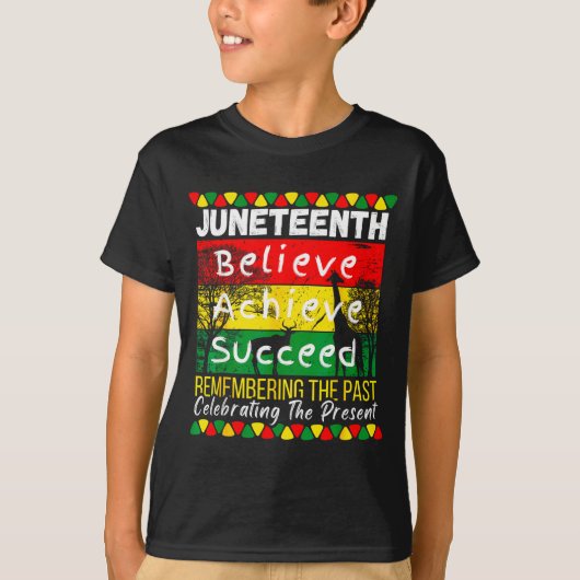 ジューンティーサスは独立記念日 黒人プライド メラニン Tシャツ (正面)