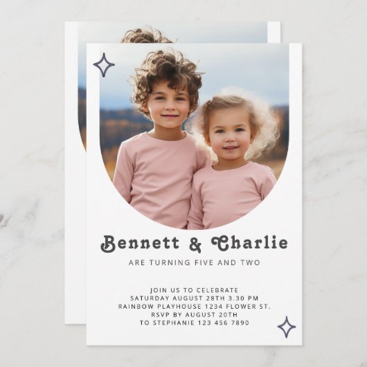 ジョイント兄弟姉妹ポートレートフォトボミニマルホ誕生日 招待状 (正面/裏面)