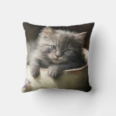 ジョイ満載のバケツ甘いグレーの子猫 クッション (裏面)