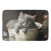 ジョイ満載のバケツ甘いグレーの子猫 バスマット (正面)