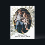 ジョイ！ゴールデンパイン&ユーカリ水彩写真 シーズンカード<br><div class="desc">この美しいクリスマスカードやホリデーカードは、手の水色の松の枝とユーカリの色彩の鮮やかに囲まれた楕円形の金のフレームに写真を備えて葉：喜び！セージエレガントグリーン、金ゴールド、トープの色の与えこのカードは繊細な冬の感じこと。短い挨拶と署名の余地がある。</div>