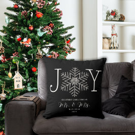 「ジョイ スノーフレーク ファースト クリスマス as Mr & Mrs」 クッション