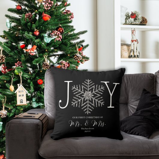 「ジョイ スノーフレーク ファースト クリスマス as Mr & Mrs」 クッション