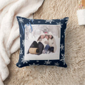 ジョイ！ネイビーブルー&ホワイトスノーフレークスホリデーフォト クッション (ブランケット)