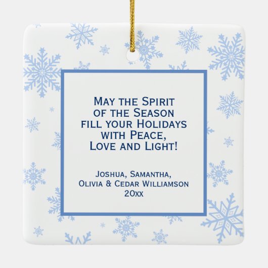 ジョイ!フェスティバルベビーブルー雪片クリスマスフォト セラミックオーナメント (裏面)