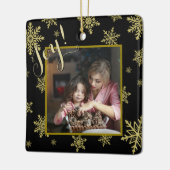 ジョイ!金ゴールドエレガントスノーフレークスブラックホリディフォト セラミックオーナメント (左)
