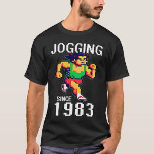 ジョギング1983年ランニングのピクセル Tシャツ
