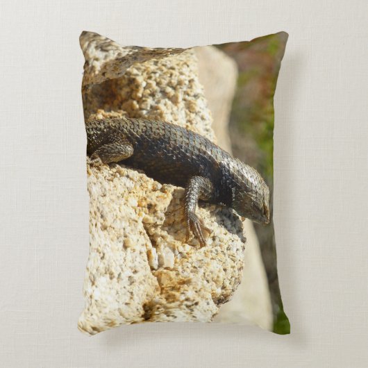 ジョシュアの木で黄色い背のとげのあるトカゲ アクセントクッション (正面(垂直))