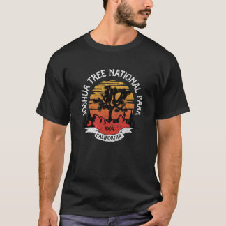 ジョシュアツリー国立公園のヴィンテージなレトロバッジスウェット Tシャツ
