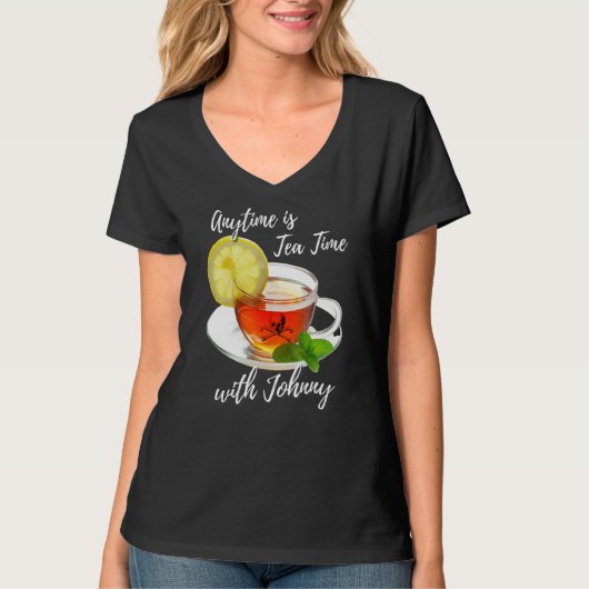 ジョニー・おもしろいでいつでもお茶の時間ユーモアのある Tシャツ (正面)