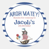 ジョリーロジャーパイレートバースデーパーティーのゲストの好意 ラウンドシール (正面)
