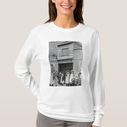 ジョンのポンドの研修会の外の子供 Tシャツ (正面)