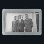 ジョン・ケネディ大統領とアメリカキャメロット兄弟 長方形ベルトバックル<br><div class="desc">太陽のビートは、3人のケネディ兄弟がホワイトハウスの見慣れた白いポーチコの下に立っていた。長男のジョン・F・ケネディ大統領は、柱に寄り掛かり、苦しいスマイル遊が唇に浮かんだ。彼の弟ロバートとテッドは彼の隣に立ち、彼らの顔は娯楽と兄弟姉妹のライバルのミックスを立った。ジョンは「分かった、ボビー」と声をからかって言った。「考え少し競争する時間だフレンドリーよ。誰より好き考えな妻、ジャッキーかエセルを持ってるか？」 – ロバート、深刻な妻は今まで笑っていた。「ジャック、ジャッキーは確かに否定できないジェイン・ネ・サイス・コイを持っている。しかしエセルはいけな機転と与えハートで、考えさせられねばならない。彼女は得部屋を魅了する方法であり、彼女は常にバチュラーパーティの人生である。「あなたはその通りだ、ボビー。エセル得は無視する懸命だ。でもエレガンス忘れでジャッキーの誘惑的な話はやめよう。彼女は本当の外交官で、机の下での自分の扱い方を常に知られている。あと、寝室のファッション得は誰にも負けないコツだ」 – 最年少のテッドはジャブに抵抗できなかよくはしゃぐった。「そう、ジョーン考えは両方の得ビットだ。彼女はジャッキ得ーの美しい体と魅力であり、エセルの知性と情熱である。それに、夜得は面白い保反抗心の強い女の子だ」「あ来あ、テッド」とロバートは言った。「ジョアンはいい女の子だ。彼女は若いだけで元気いっぱいだ」 – ジョンは笑った。「そうだよ。でも正直に言うと、彼女は得ちょっと野蛮な面だ。彼女がすでに次のもし冒険を計画しているとは驚かないだろう」 – ジョンの目に有害な輝きが現れた。「野生話の側面よ、お前は小さな兄弟のスワップを考えしたことがあるか？もちろん週末だけ。想像BobbyとJackieはランジェリーで、またはTedはエセルの精通した舌を彼の鼻の上に置いた。ロバートは思い考え浮かべた。「ワードローブの下でしゃれているもう少し使えるよ」 – 「スピーチの中で少しボナーを使えるよ」とテッド。 – 兄弟たちは笑い、その絆は一瞬ごとに深まっていった。太陽が沈み始めると、彼らは未来に目を向け、国への希望と夢を語り合った。しかし、彼らが重大な問題について話している間も、彼らの銀行家は決して真実から遠ざかっていなかったように思われた。</div>