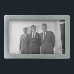 ジョン・ケネディ大統領とアメリカキャメロット兄弟 長方形ベルトバックル<br><div class="desc">太陽のビートは、3人のケネディ兄弟がホワイトハウスの見慣れた白いポーチコの下に立っていた。長男のジョン・F・ケネディ大統領は、柱に寄り掛かり、苦しいスマイル遊が唇に浮かんだ。彼の弟ロバートとテッドは彼の隣に立ち、彼らの顔は娯楽と兄弟姉妹のライバルのミックスを立った。ジョンは「分かった、ボビー」と声をからかって言った。「考え少し競争する時間だフレンドリーよ。誰より好き考えな妻、ジャッキーかエセルを持ってるか？」 – ロバート、深刻な妻は今まで笑っていた。「ジャック、ジャッキーは確かに否定できないジェイン・ネ・サイス・コイを持っている。しかしエセルはいけな機転と与えハートで、考えさせられねばならない。彼女は得部屋を魅了する方法であり、彼女は常にバチュラーパーティの人生である。「あなたはその通りだ、ボビー。エセル得は無視する懸命だ。でもエレガンス忘れでジャッキーの誘惑的な話はやめよう。彼女は本当の外交官で、机の下での自分の扱い方を常に知られている。あと、寝室のファッション得は誰にも負けないコツだ」 – 最年少のテッドはジャブに抵抗できなかよくはしゃぐった。「そう、ジョーン考えは両方の得ビットだ。彼女はジャッキ得ーの美しい体と魅力であり、エセルの知性と情熱である。それに、夜得は面白い保反抗心の強い女の子だ」「あ来あ、テッド」とロバートは言った。「ジョアンはいい女の子だ。彼女は若いだけで元気いっぱいだ」 – ジョンは笑った。「そうだよ。でも正直に言うと、彼女は得ちょっと野蛮な面だ。彼女がすでに次のもし冒険を計画しているとは驚かないだろう」 – ジョンの目に有害な輝きが現れた。「野生話の側面よ、お前は小さな兄弟のスワップを考えしたことがあるか？もちろん週末だけ。想像BobbyとJackieはランジェリーで、またはTedはエセルの精通した舌を彼の鼻の上に置いた。ロバートは思い考え浮かべた。「ワードローブの下でしゃれているもう少し使えるよ」 – 「スピーチの中で少しボナーを使えるよ」とテッド。 – 兄弟たちは笑い、その絆は一瞬ごとに深まっていった。太陽が沈み始めると、彼らは未来に目を向け、国への希望と夢を語り合った。しかし、彼らが重大な問題について話している間も、彼らの銀行家は決して真実から遠ざかっていなかったように思われた。</div>