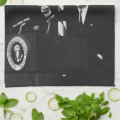 ジョン・ケネディ第35代米国大統領の会議 キッチンタオル (折り畳み)